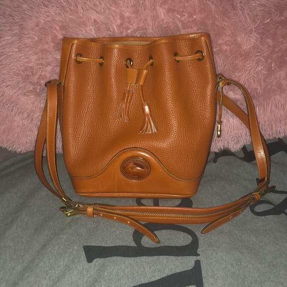 Dooney & Bourke Handbags - Vintage Dooney & Bourke all weather leather bag